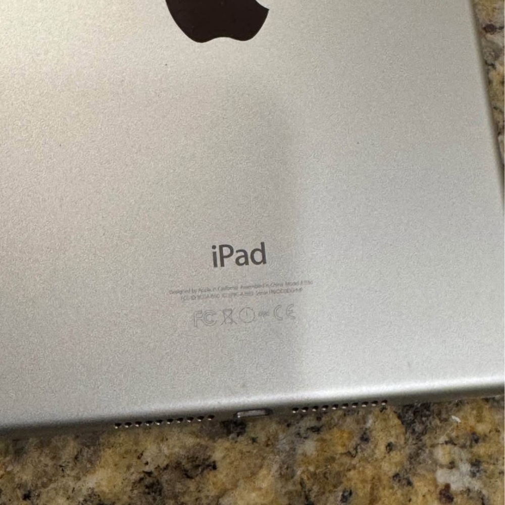 Apple iPad Mini 4, 64GB (Wi-Fi) 7.9-Inch iOS Tablet - Silver - Picture 6 of 8